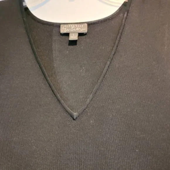 Nordstrom Classiques Entier black knit V-neck shell top - Picture 4 of 7